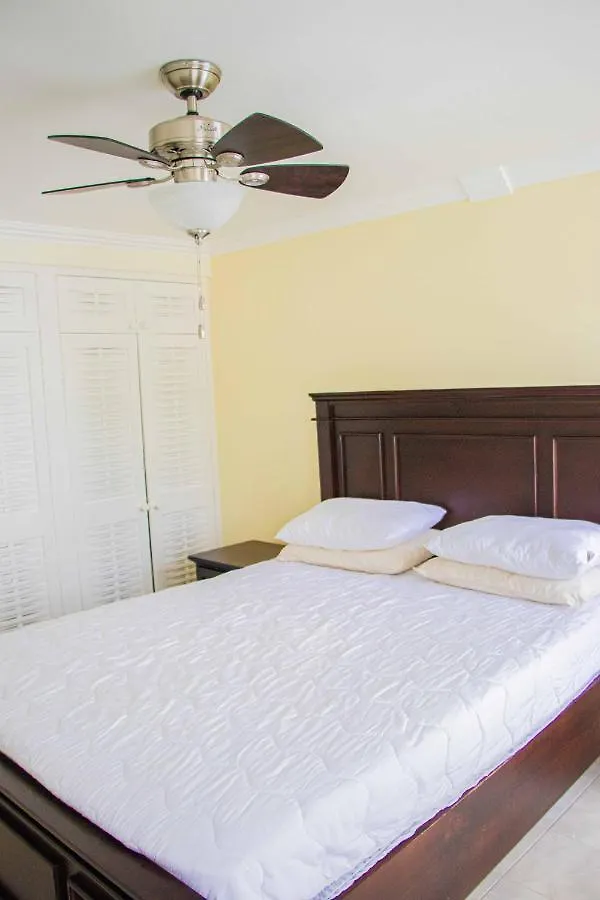 Lejlighed Beach Dreams At Seacastles Montego Bay